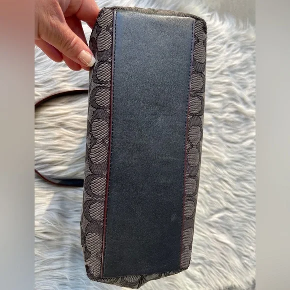 Coach shoulder bag - Picture 7 of 16